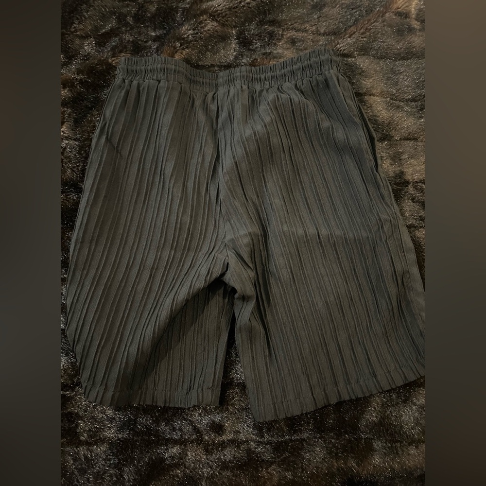 Manfinity Black Crinkle Texture Drawstring Shorts… - image 3